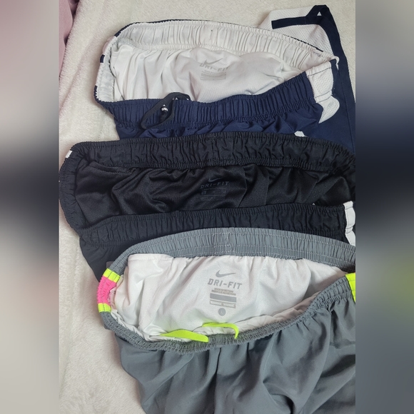 Womens Nike DriFit Shorts - Picture 3 of 4